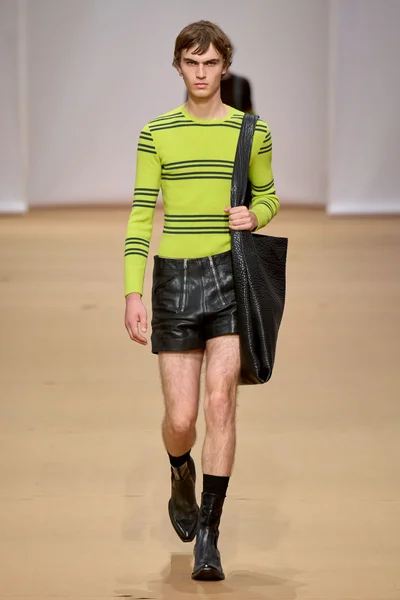 Look 12